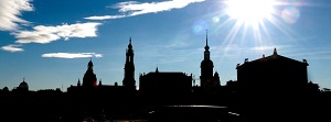 Blauer Himmel und Sonnenschein über Dresden